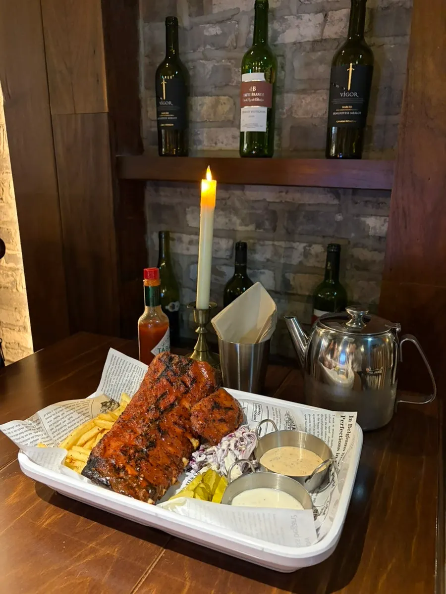 The full ribs spread set on the table