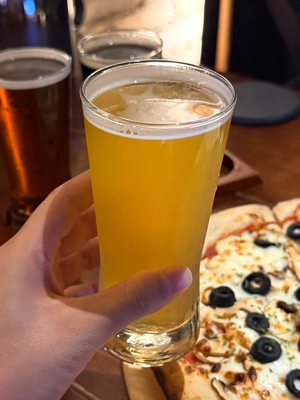 밀맥주 수도원의 흰 잔