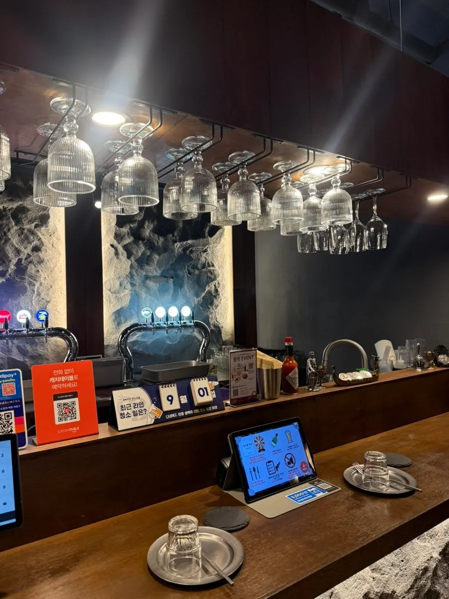Table area available for group use