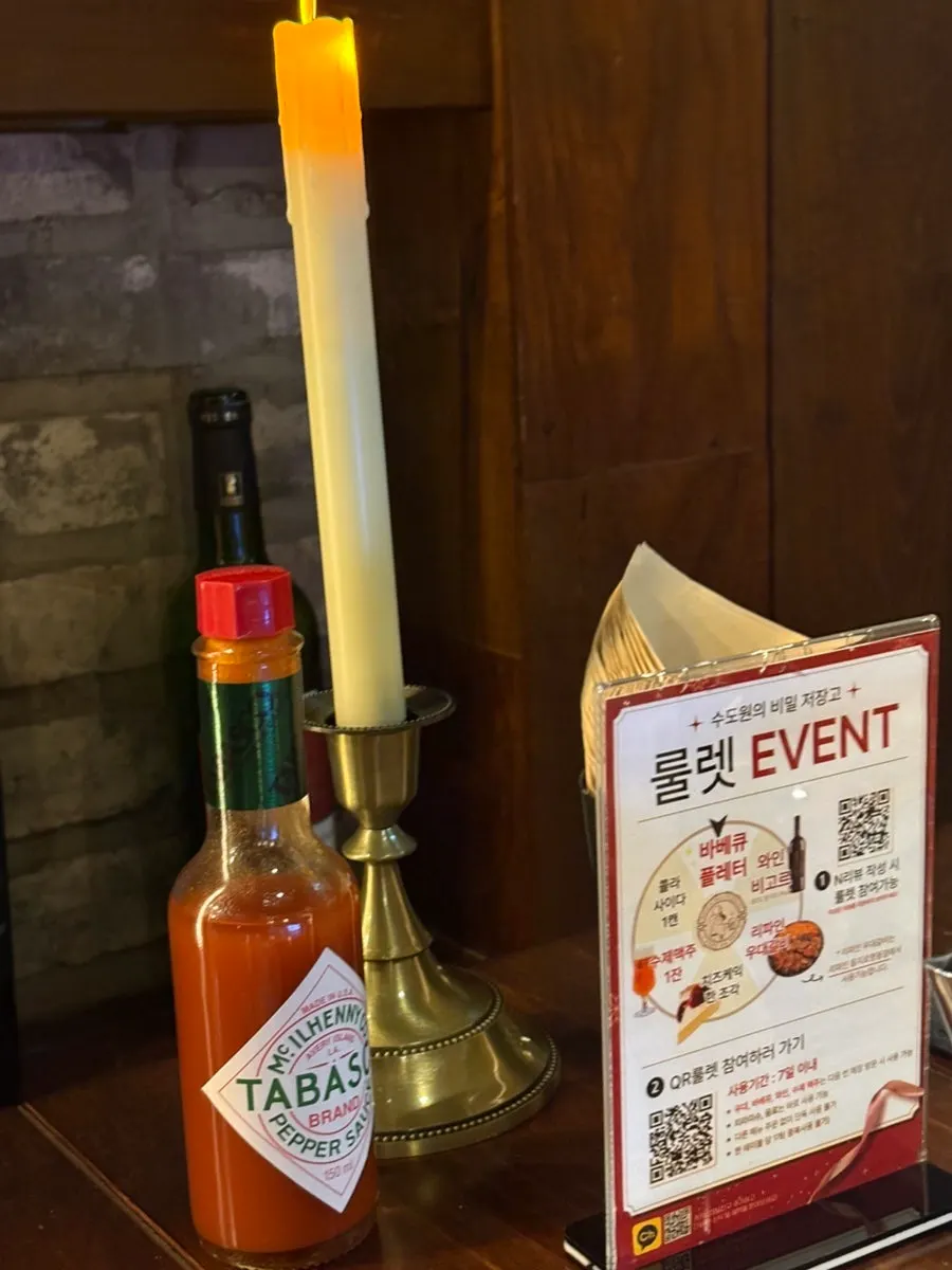 피자 파스타 뇨끼 바비큐 플래터가 적힌 메뉴판