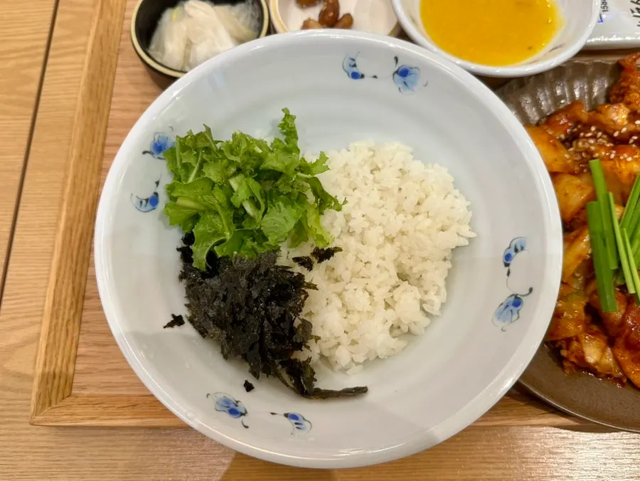 야채와 함께 볶아진 오동통한 낙지