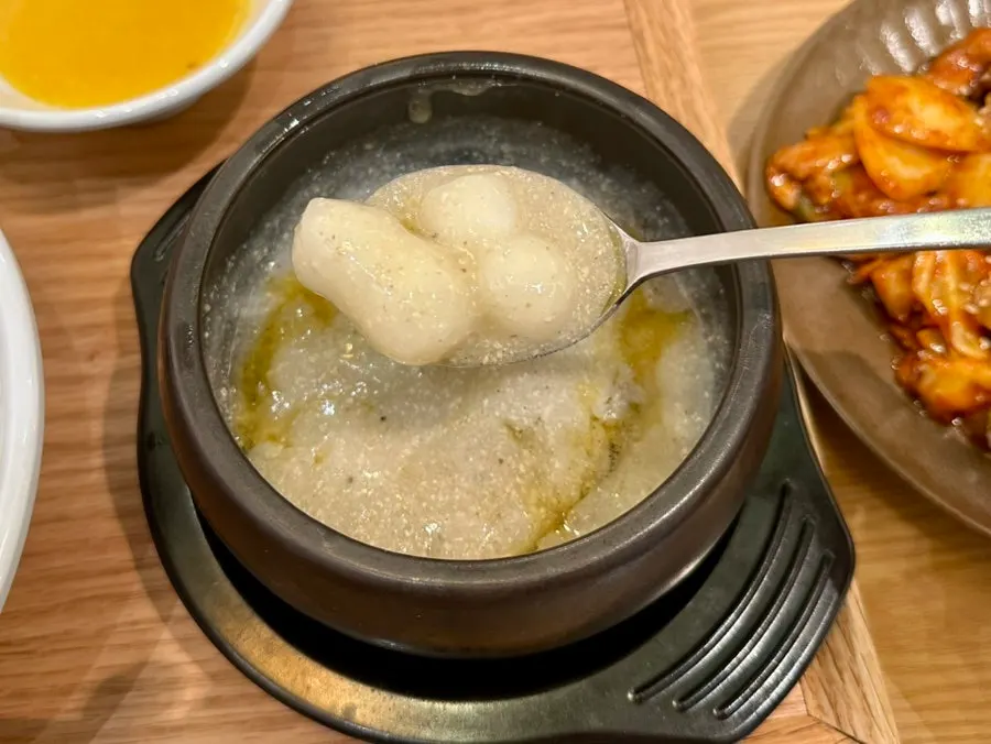 조랭이 떡이 든 들깨탕 한 숟갈
