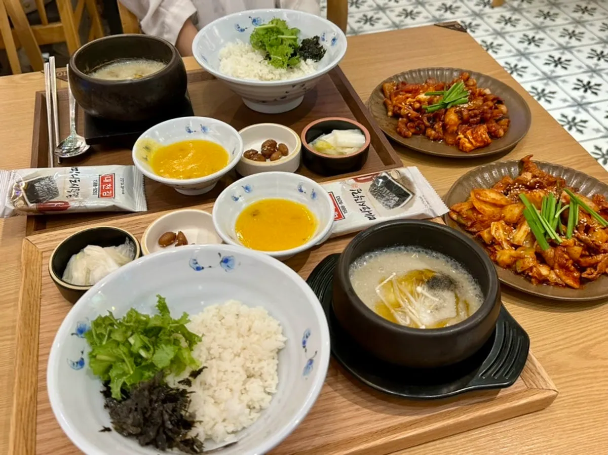 낙지볶음 정식과 들깨탕 점심 한 끼