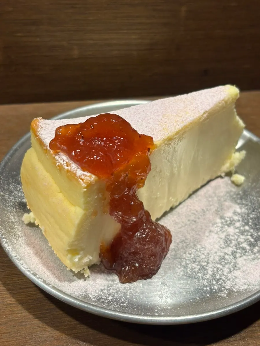 Silent cheese cake topped with strawberry jam