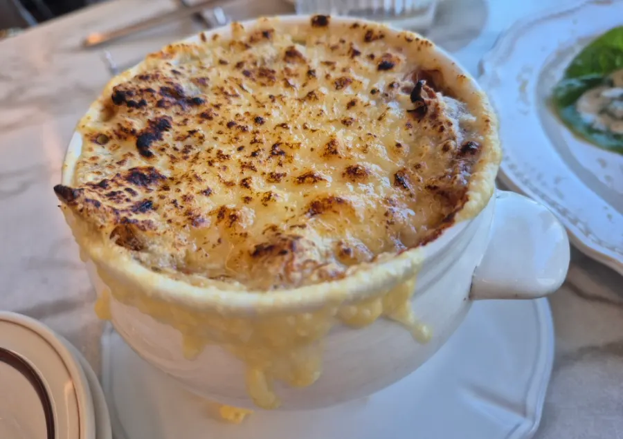 Oven-baked French onion soup
