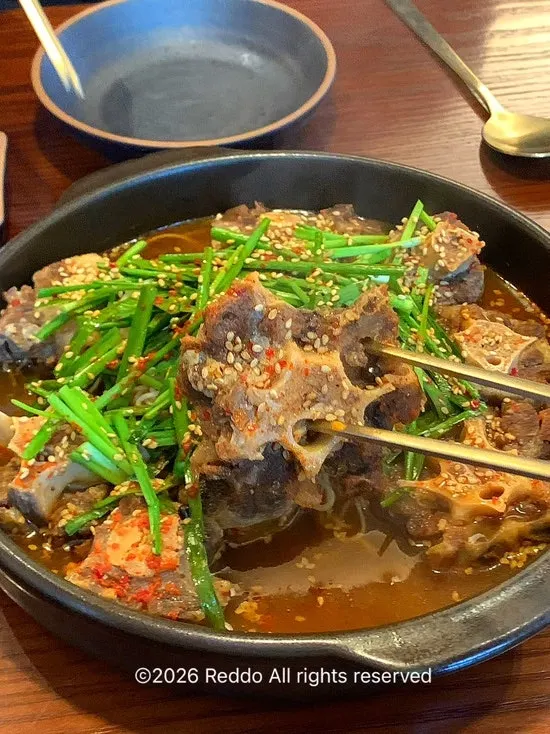Special sauce served with braised oxtail