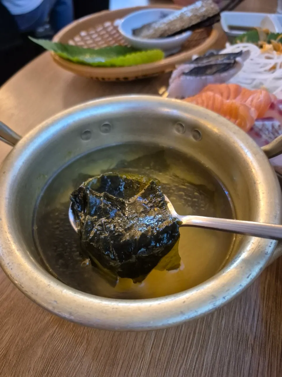 식사를 마친 파랑해녀집 테이블