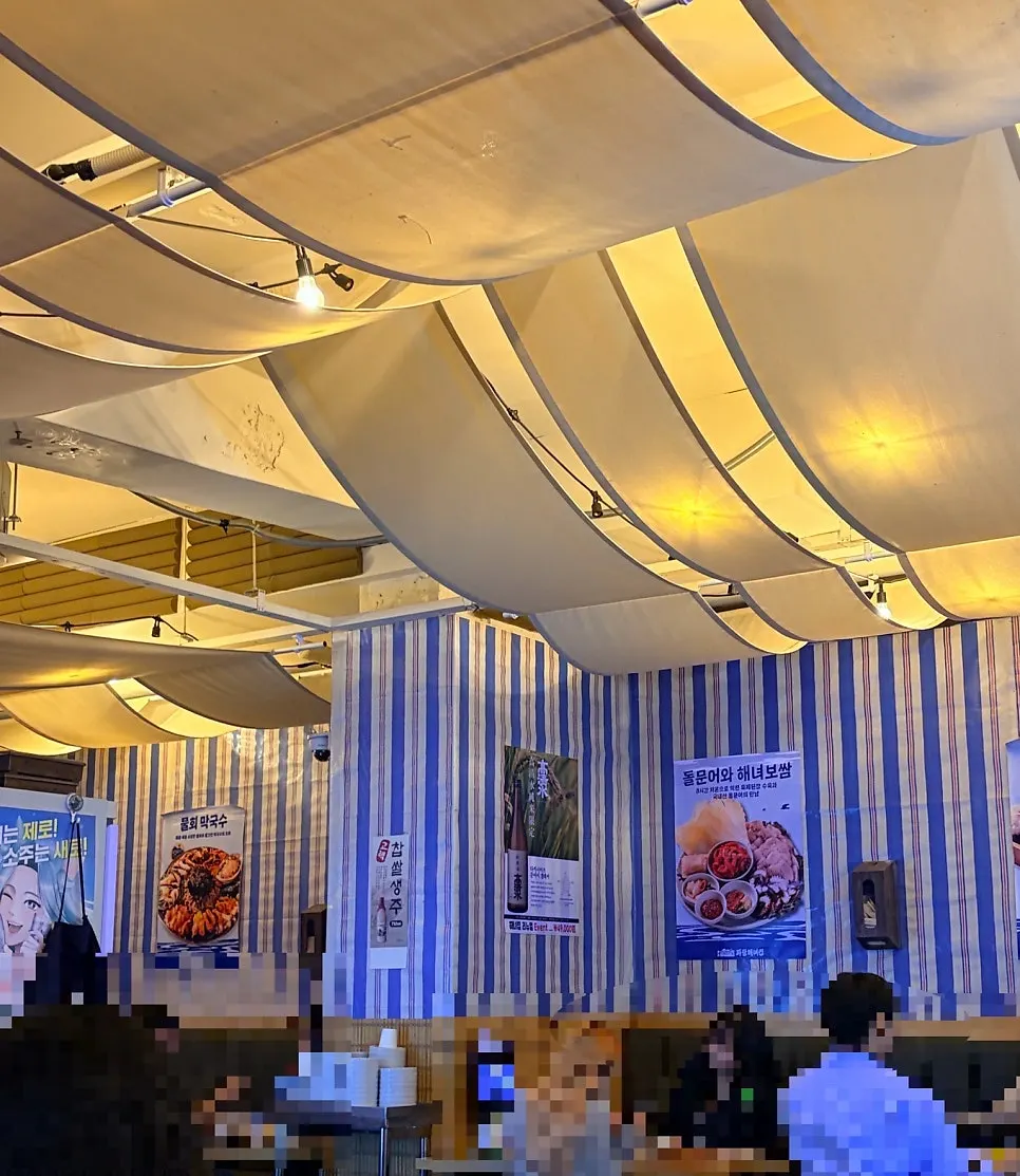 Seating and decor inside Parang Haenyeojip