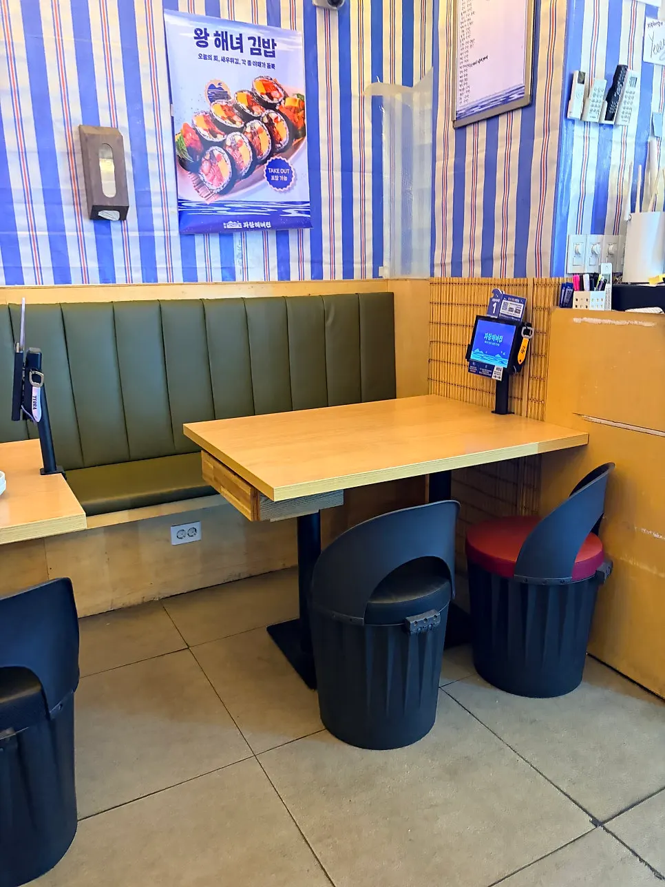 Parang Haenyeojip's dining hall packed with customers