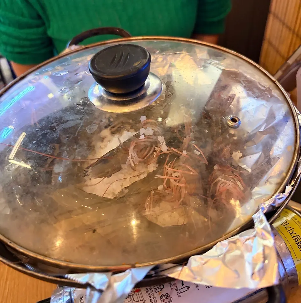 Plate of ₩40,000 seasonal jumbo shrimp