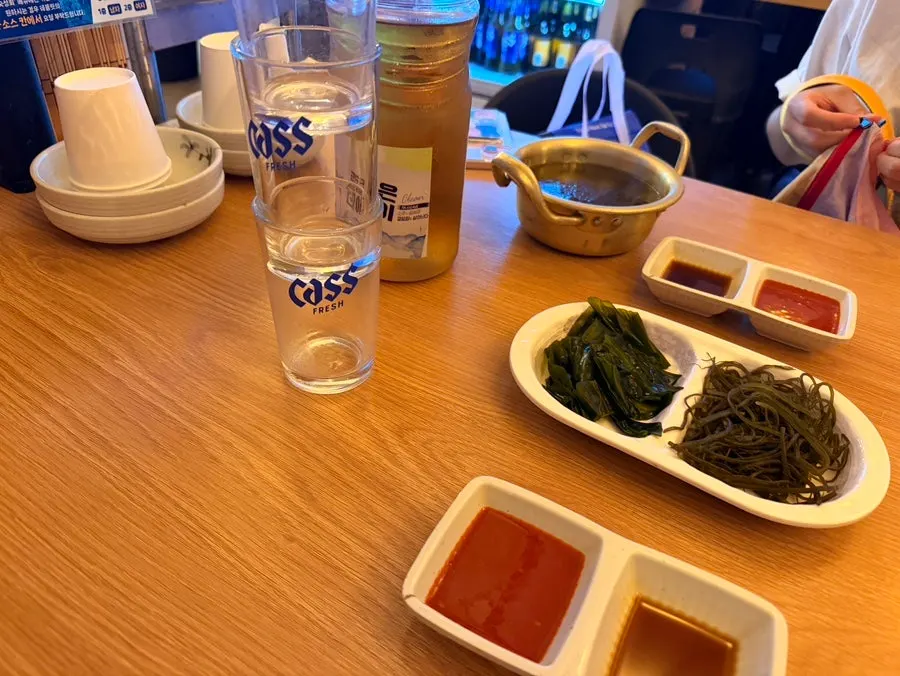 パランヘニョチッ鍾路本店のテーブルの基本のお通し