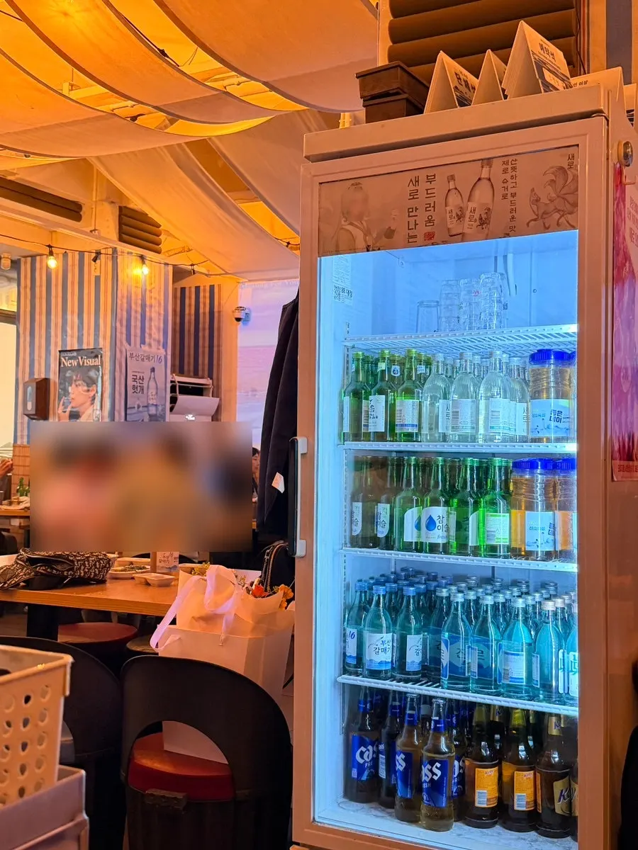 暗めの照明のパランヘニョチッの店内全景