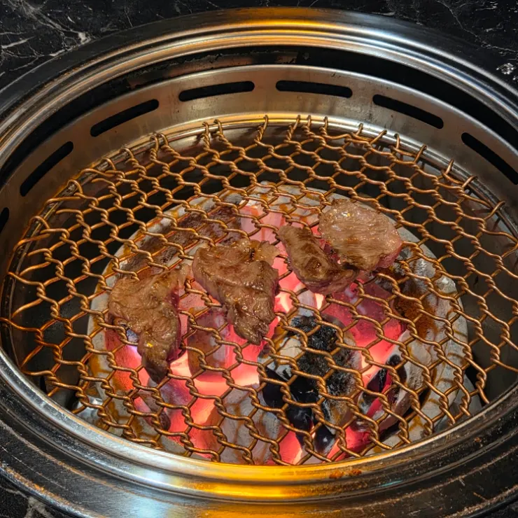 Grilling galbisal in the recommended order