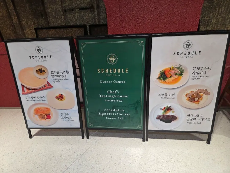 Popular-menu guide in front of the restaurant