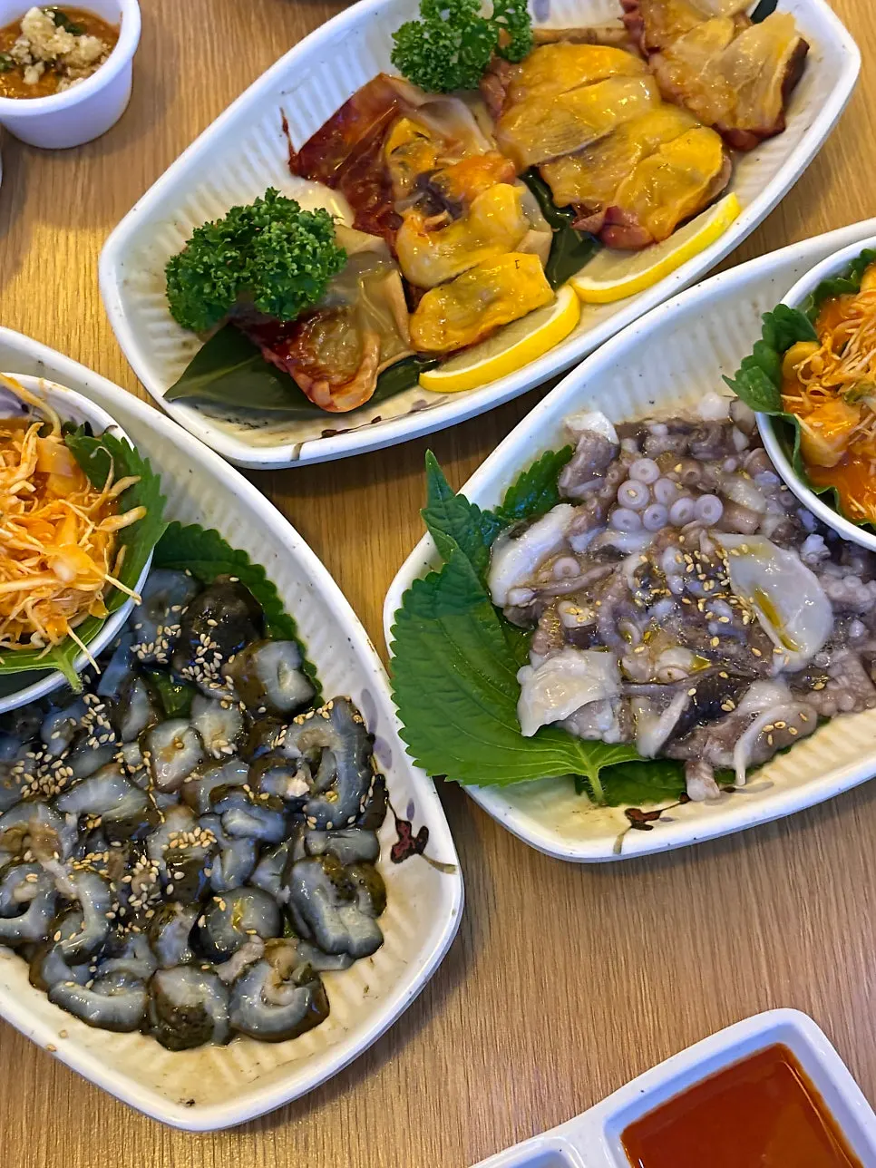 김 깻잎 마늘을 추가 주문하는 테이블 키오스크