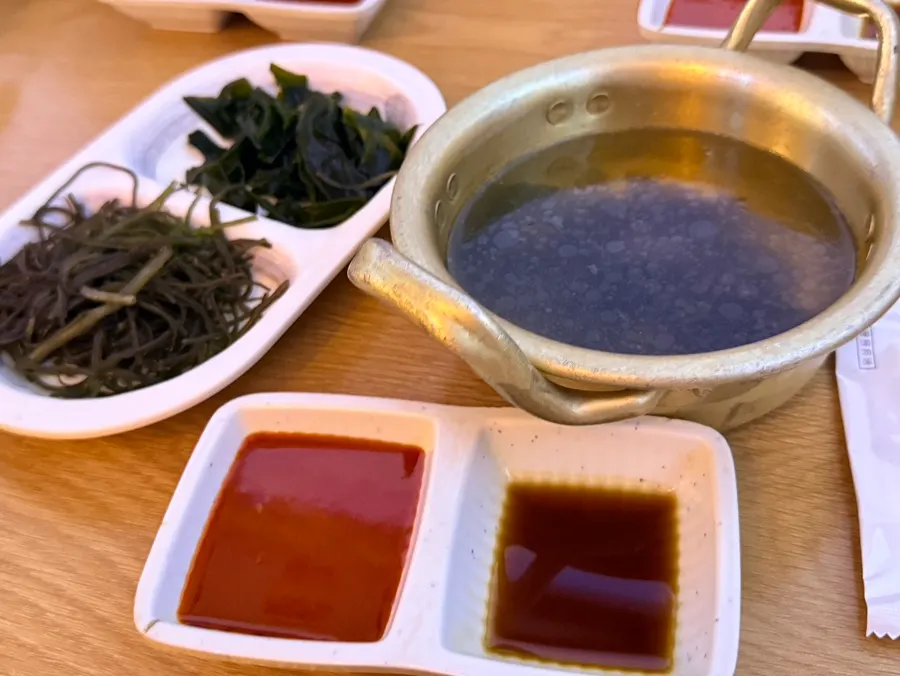 Basic side dishes of seaweed and seaweed soup