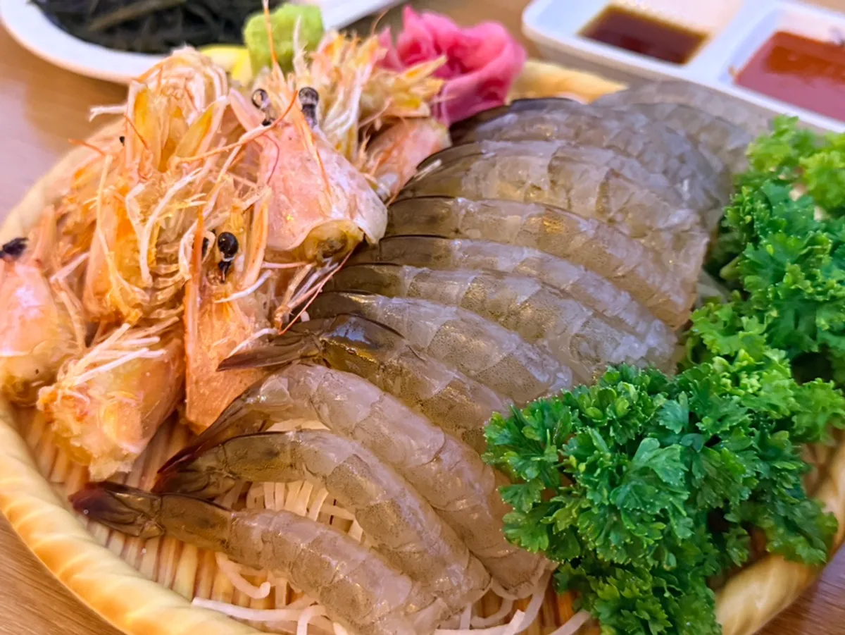 Long-simmered seaweed soup served as a basic side dish