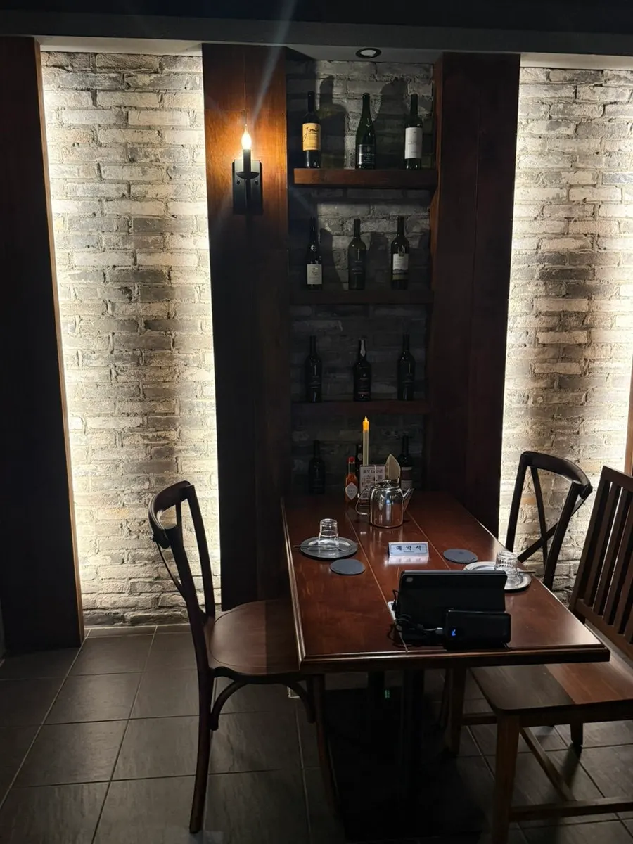 Quiet table seating good for conversation