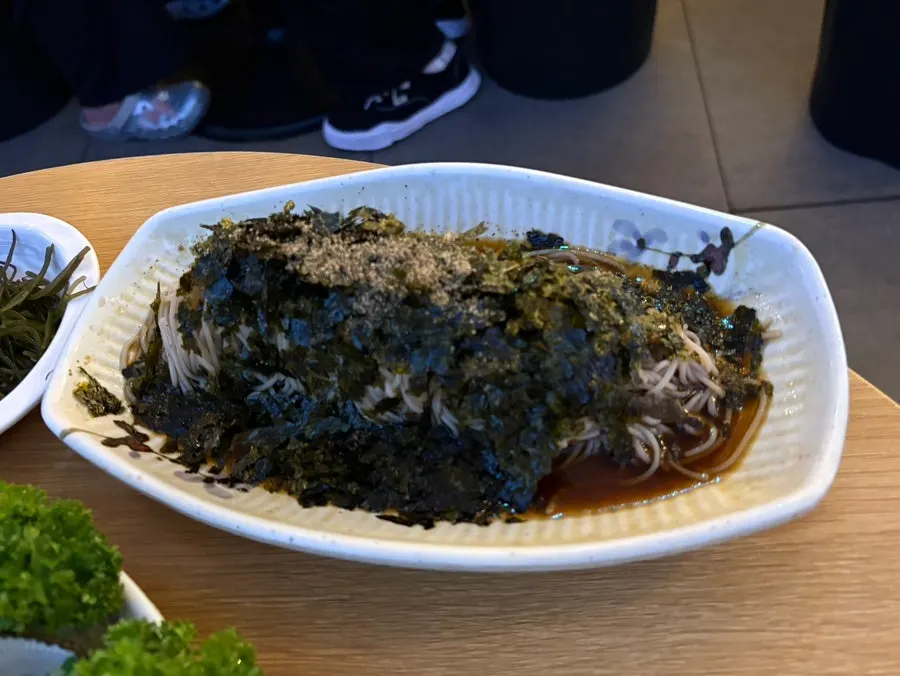 마무리로 주문한 들기름 막국수 상차림
