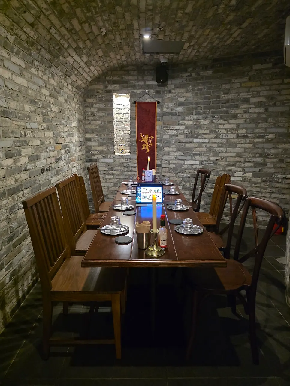 Quiet reservable room seating