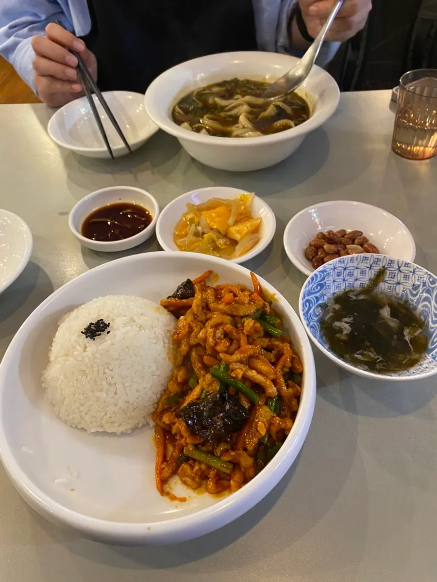 Cheonghwa Uyuk Dosakmyeon dishes for one person or a group