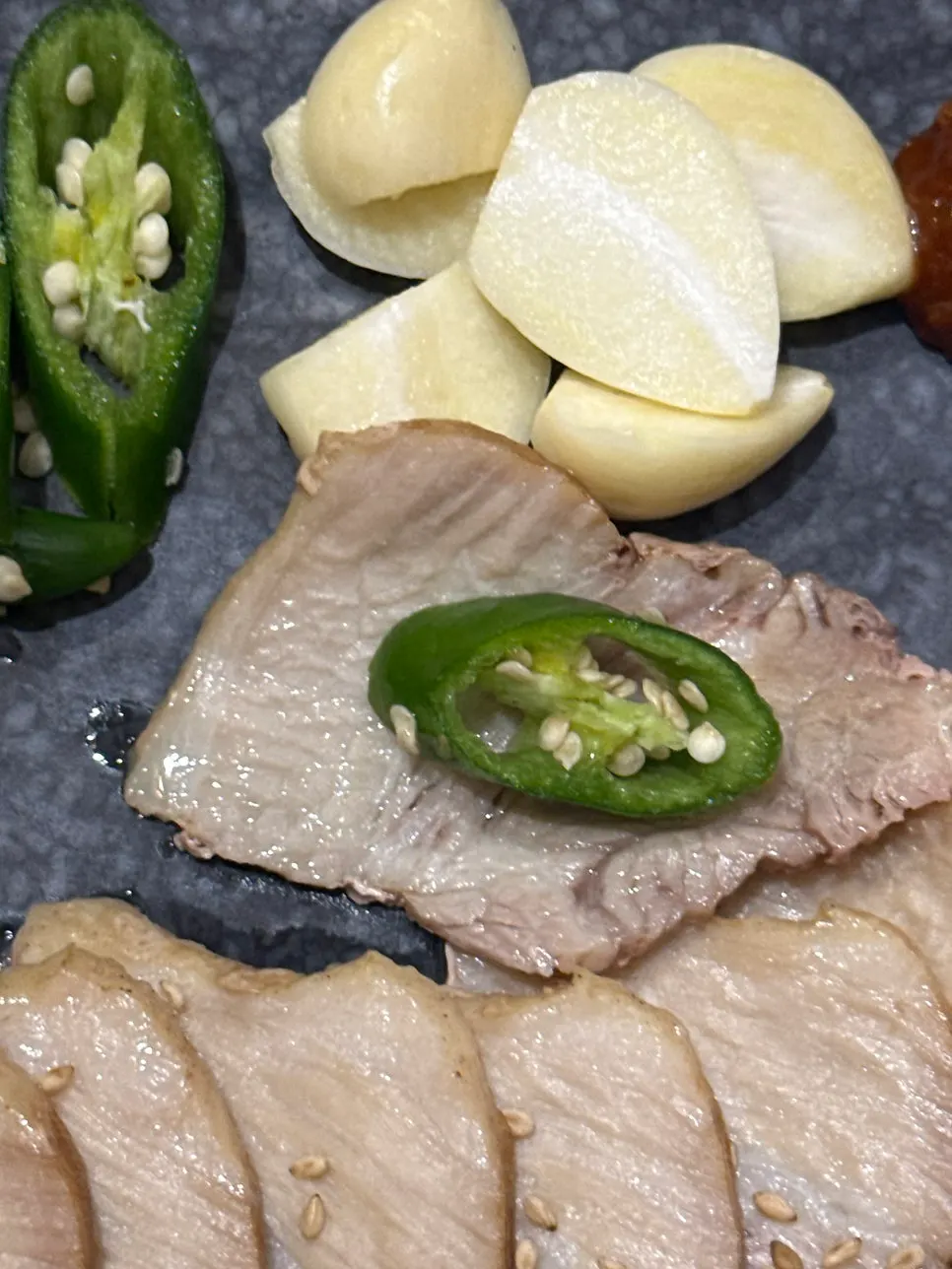 Garlic, cheongyang chili peppers, and white kimchi side dishes