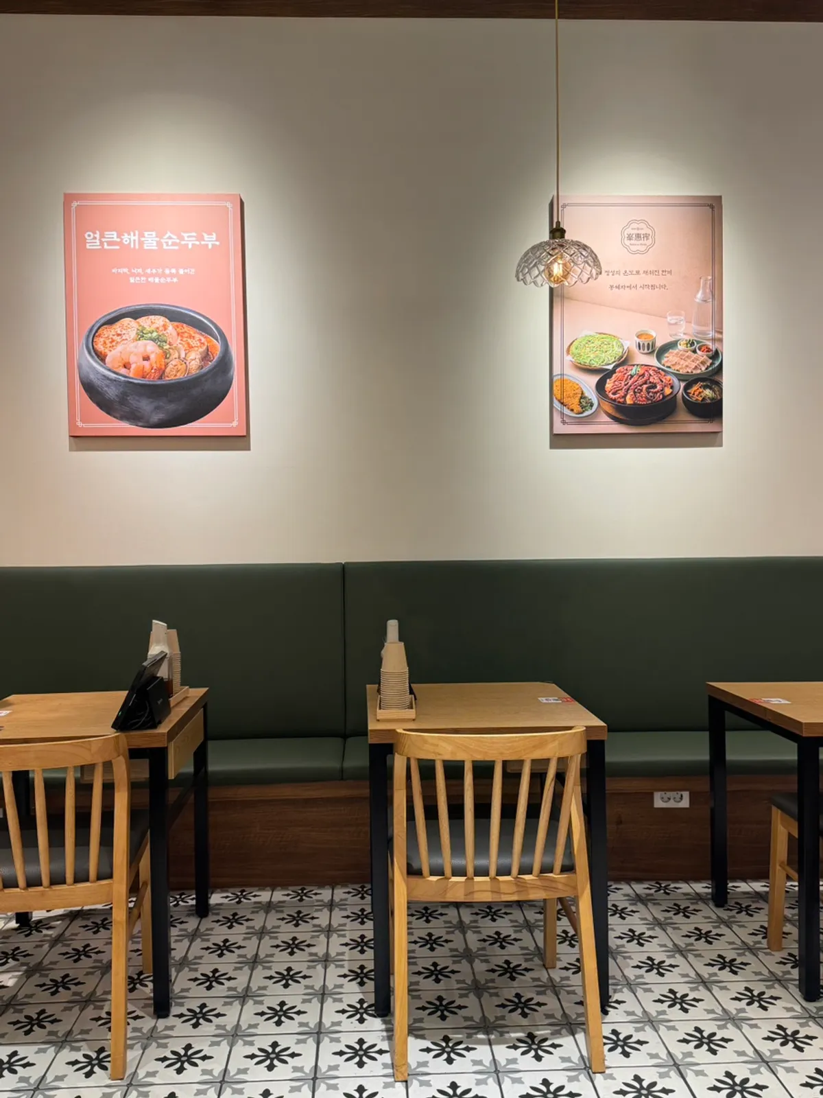 オープンから1ヶ月未満で清潔な店内