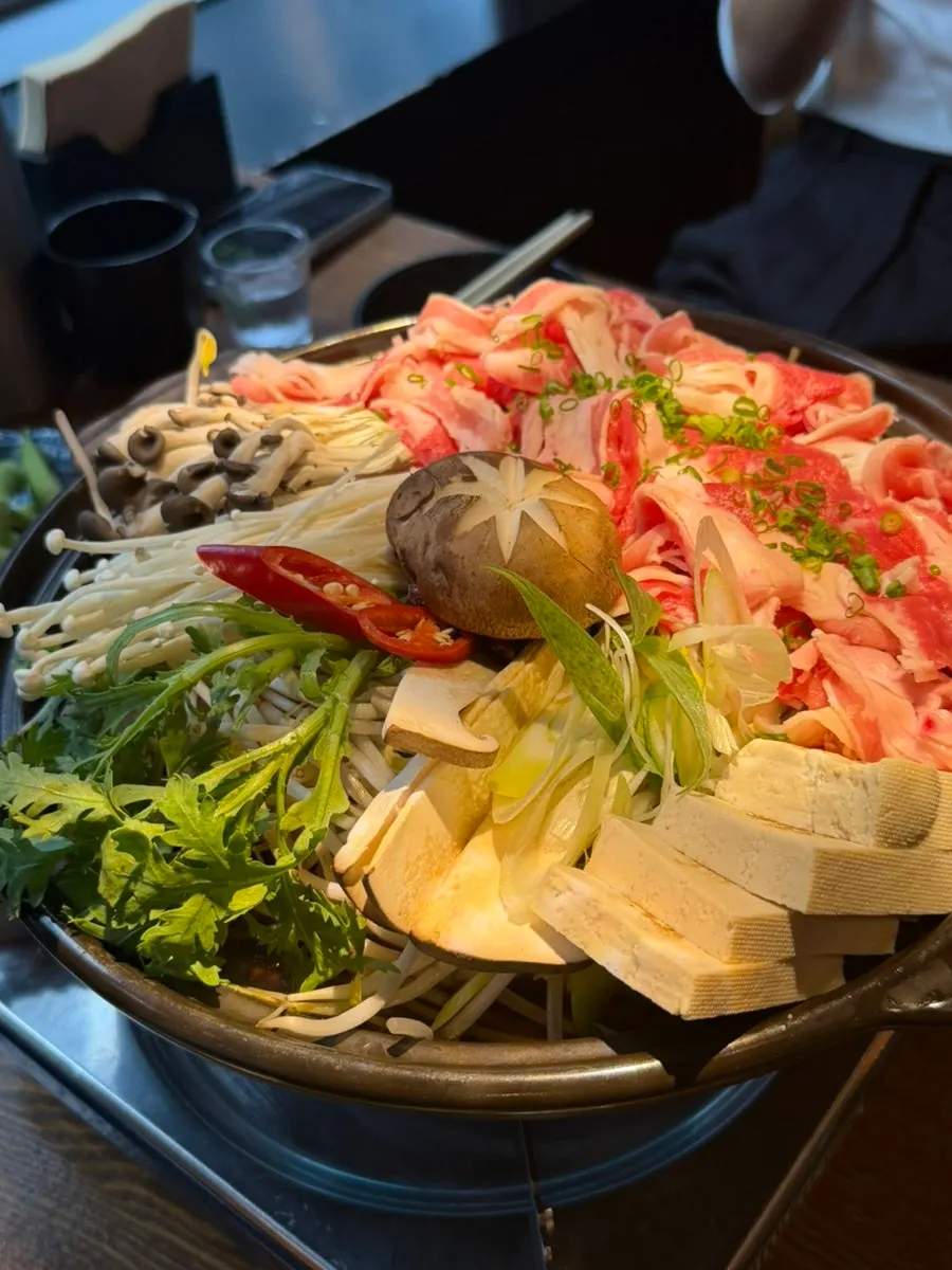 Sukiyaki with vegetables and thin-sliced beef belly