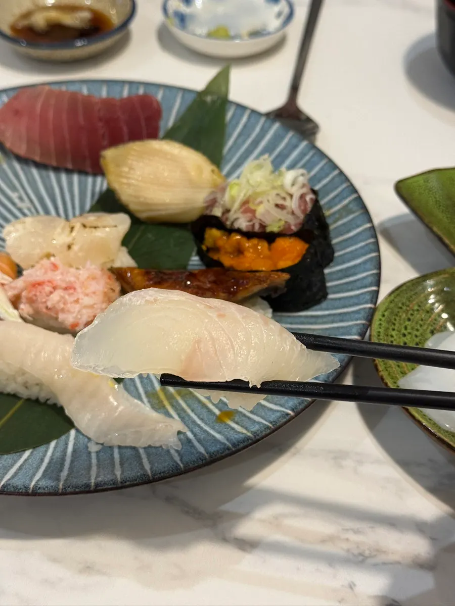 참치와 흰살 생선 초밥