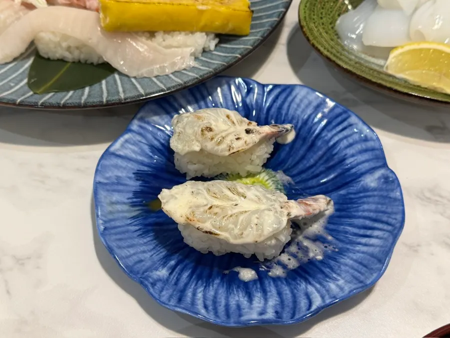 별도 주문한 생새우아부리초밥 2pcs