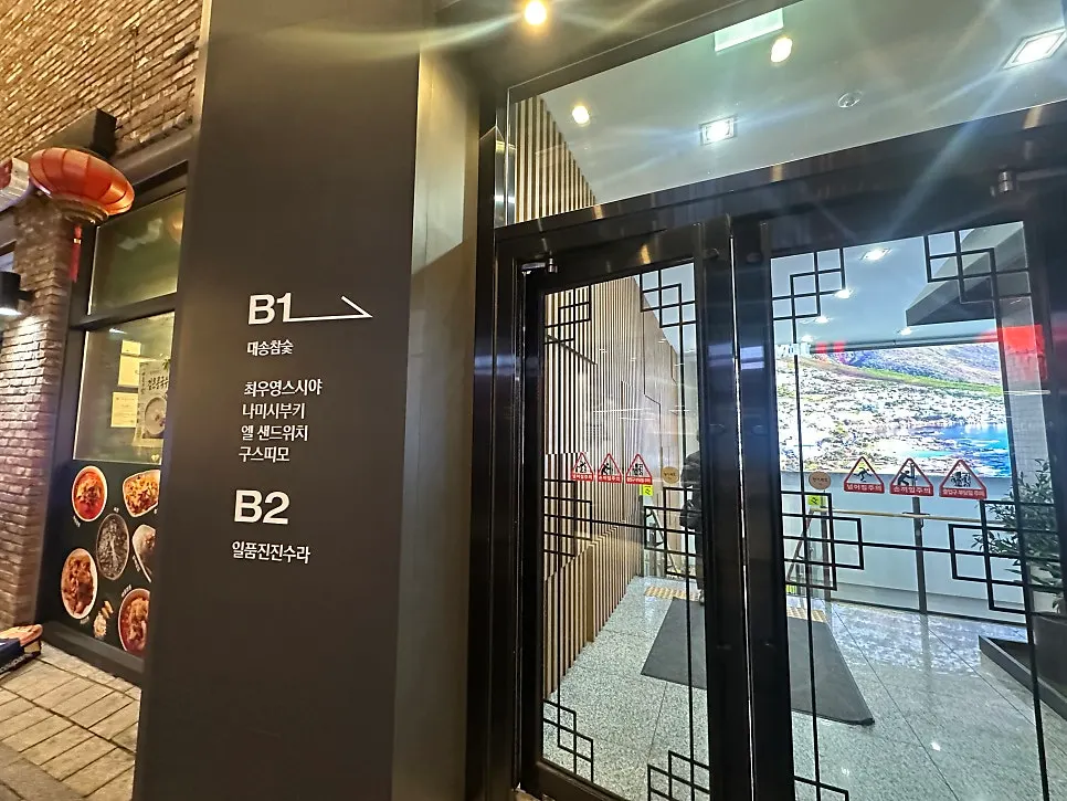 Entrance to the alley on the left side of the Tower8 building