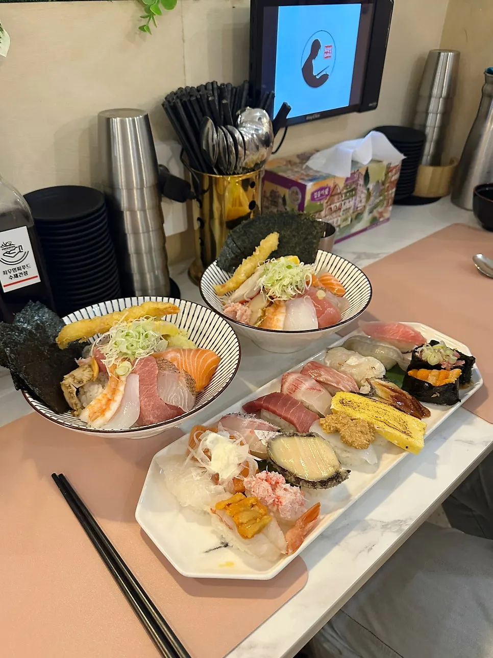 Order screen showing sushi and sashimi menu items