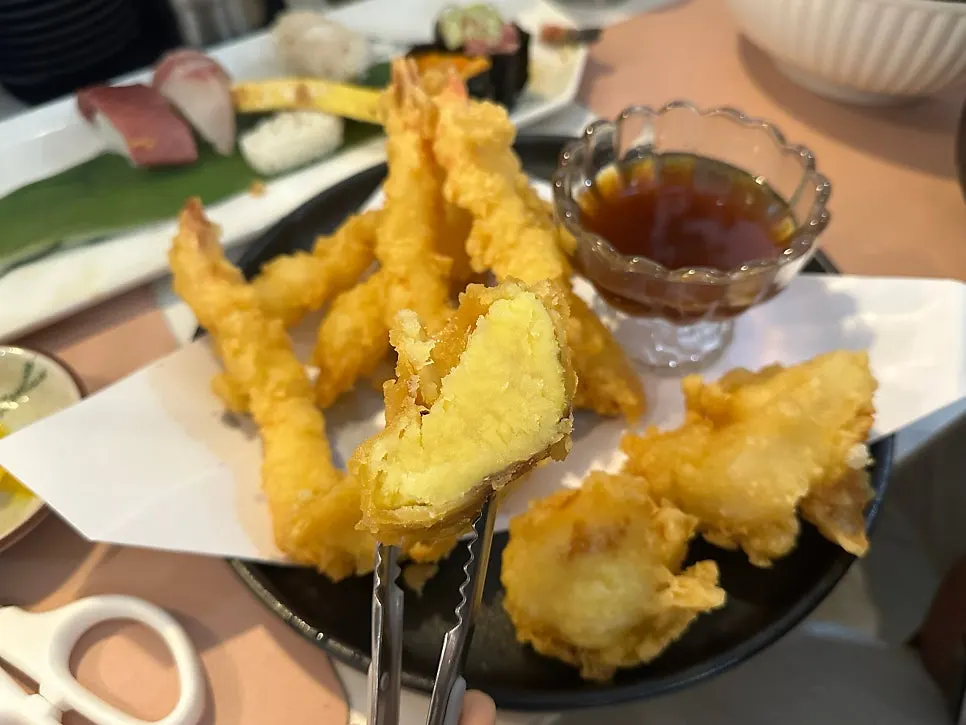 Mixed tempura with shrimp, sweet potato, scallop, and rice cake mochi