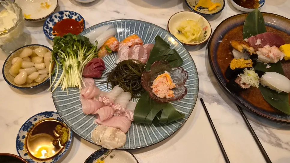 담백한 스시 한 끼 완성 사진