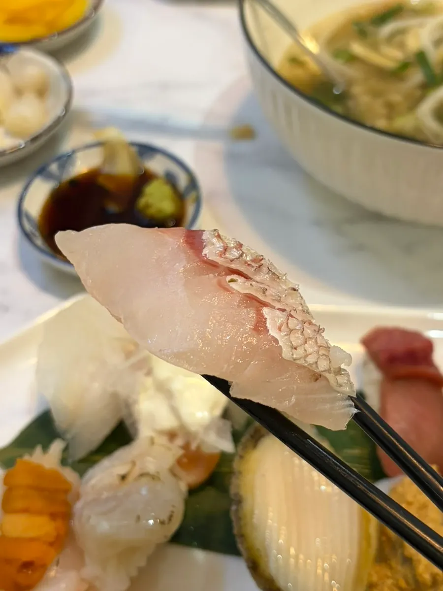 Red sea bream, salmon, tuna belly, and sea urchin sauce raw shrimp sushi