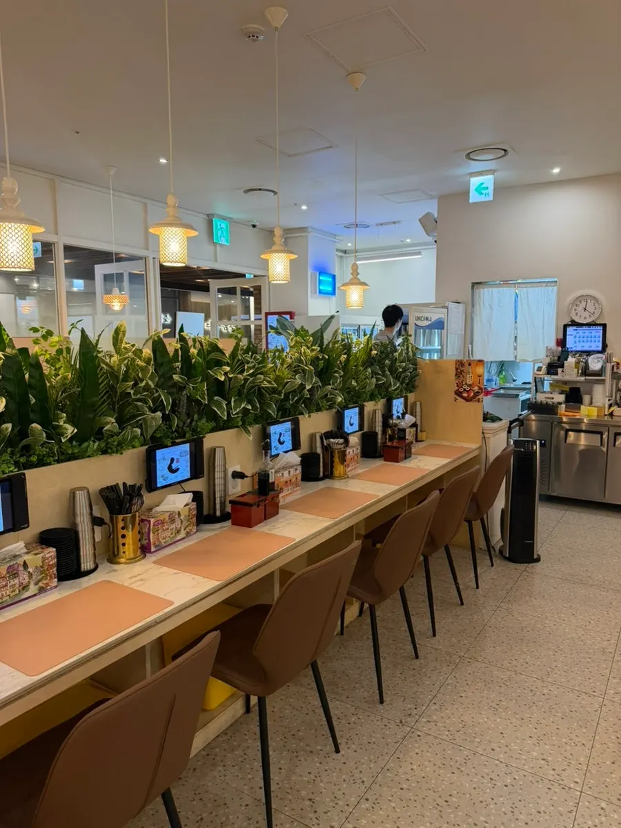 Seating inside Choe Uyeong Sushiya Jongno Branch