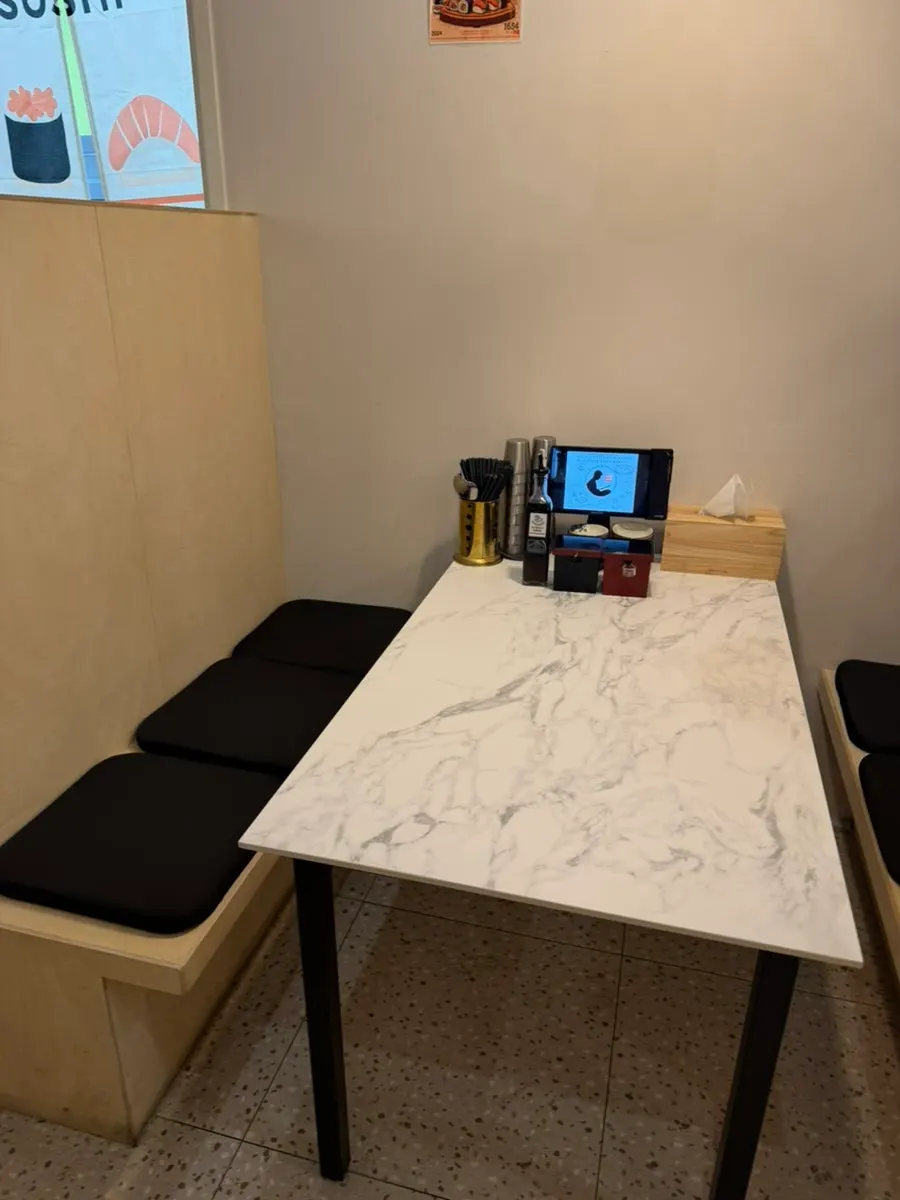 Spacious table seating at Choe Uyeong Sushiya