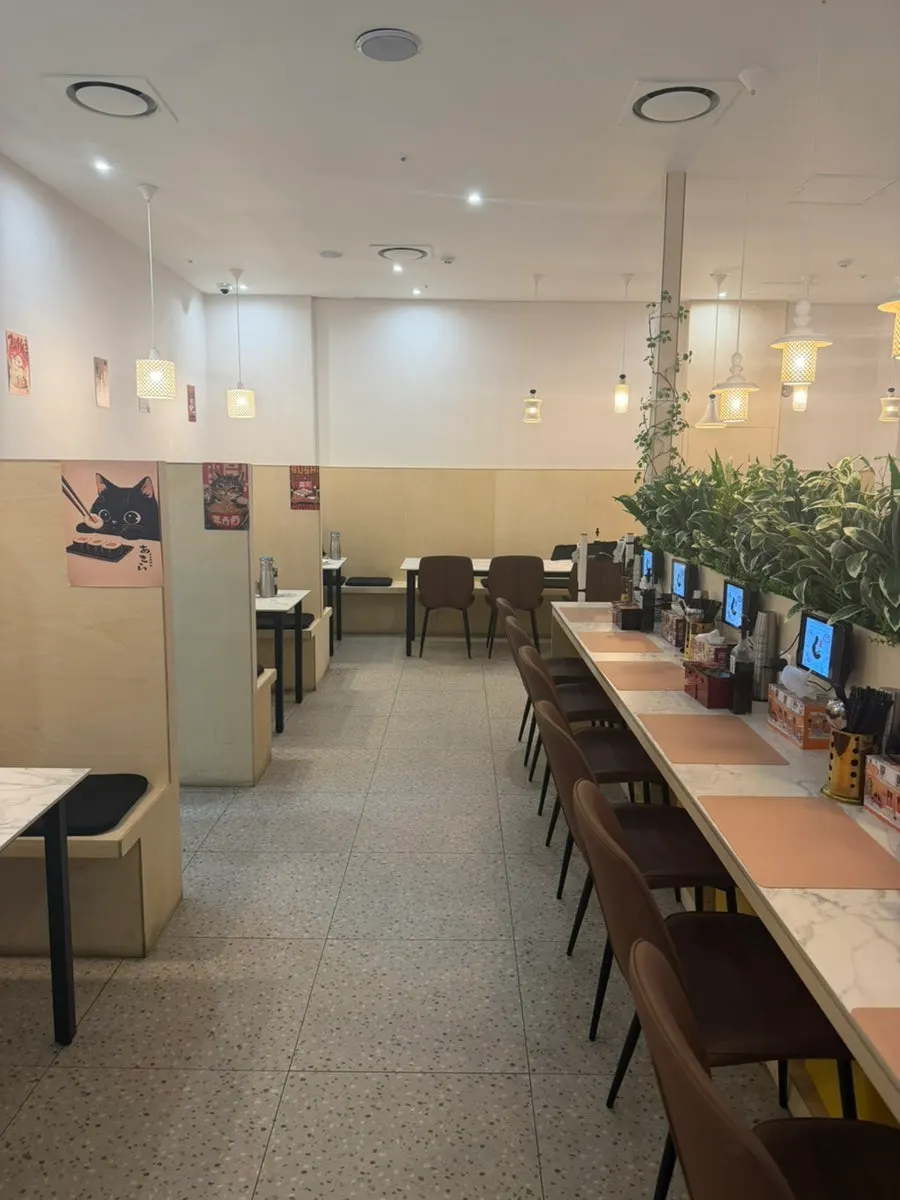Four-person tables inside Choe Uyeong Sushiya