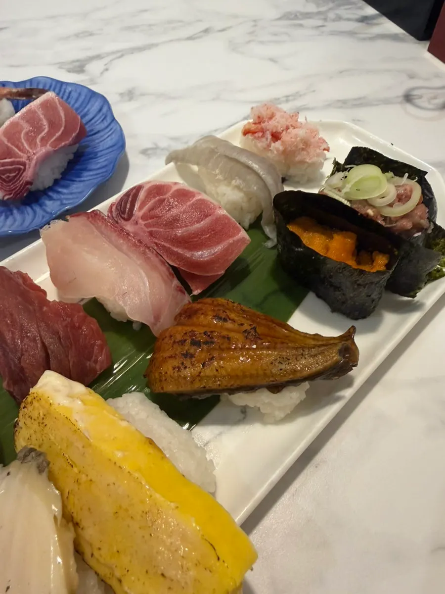 Sushi set including abalone and eel