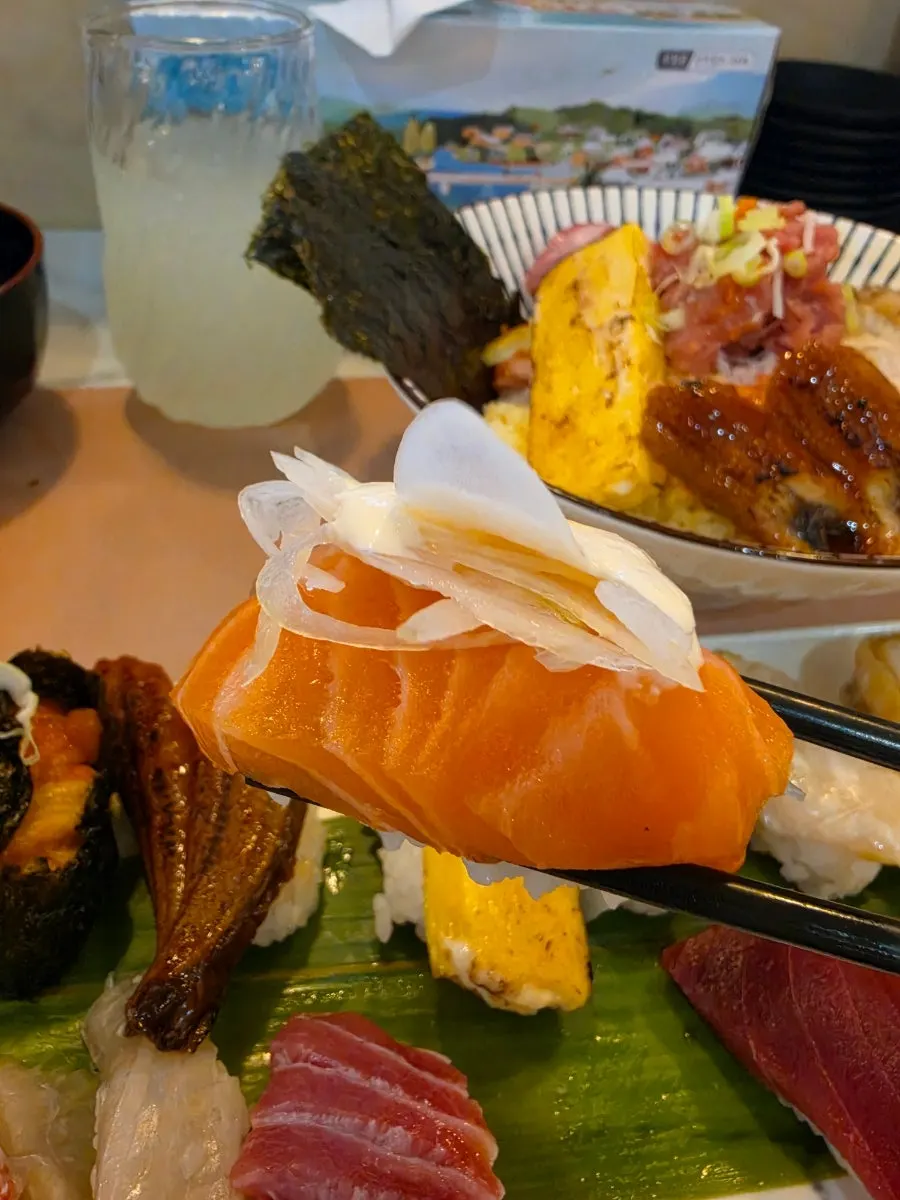 Thickly sliced salmon sushi