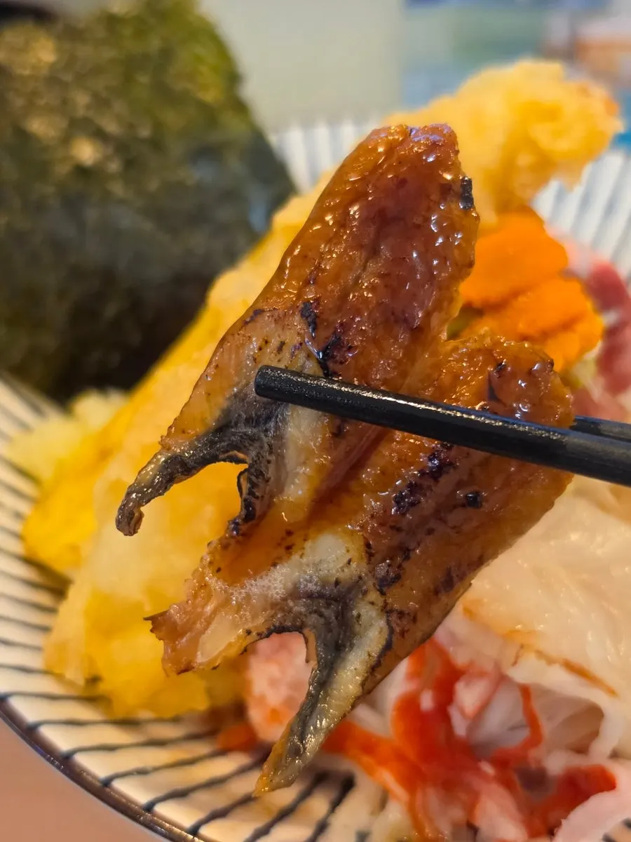Seasoned eel over vinegared rice