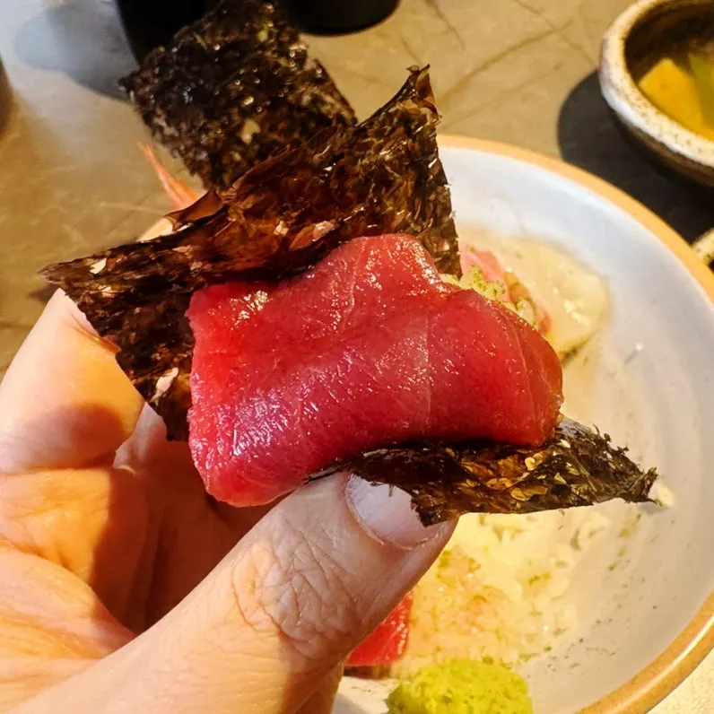 Kaisendon bowl with various types of sashimi