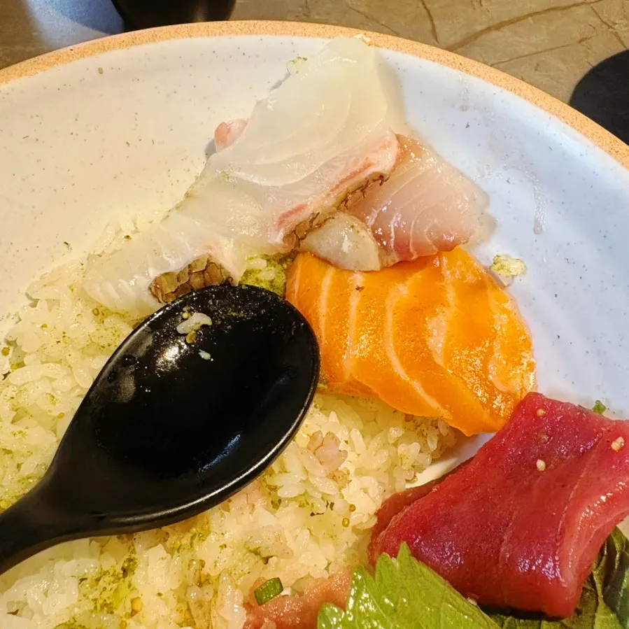 Full view of the colorful teuk kaisendon