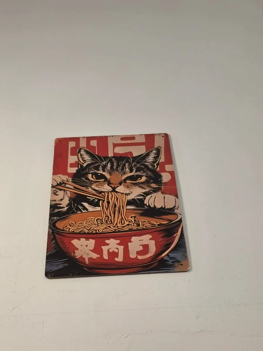 두툼한 생선이 올라간 초밥 접시 클로즈업