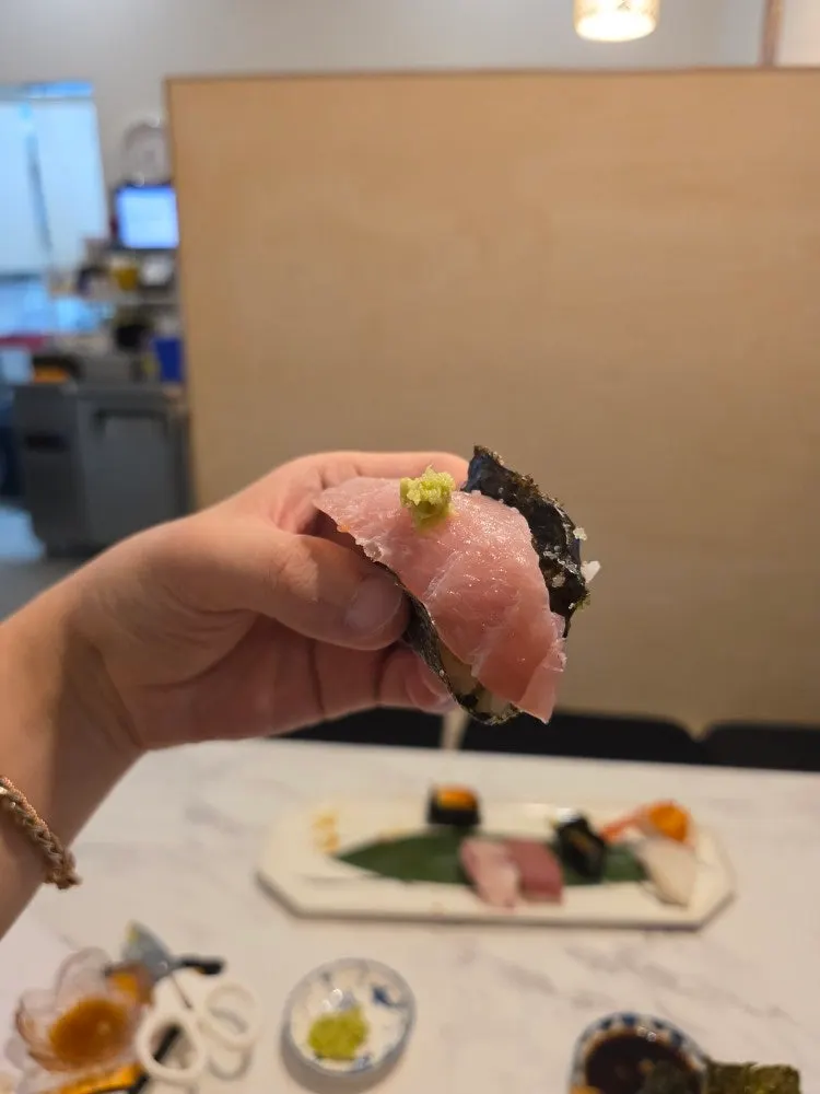 A plate of geuksang sushi (premium sushi set) at Choe Uyeong Sushiya Jongno Branch