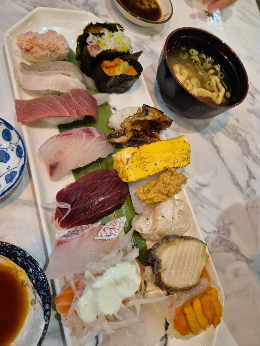 A plate of top sushi, 16 pieces
