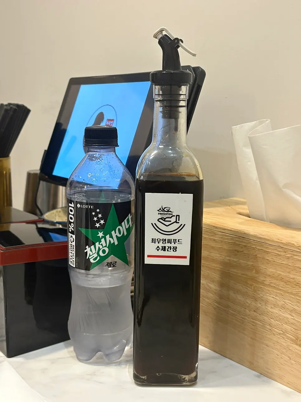 단품초밥 종류가 적힌 메뉴판