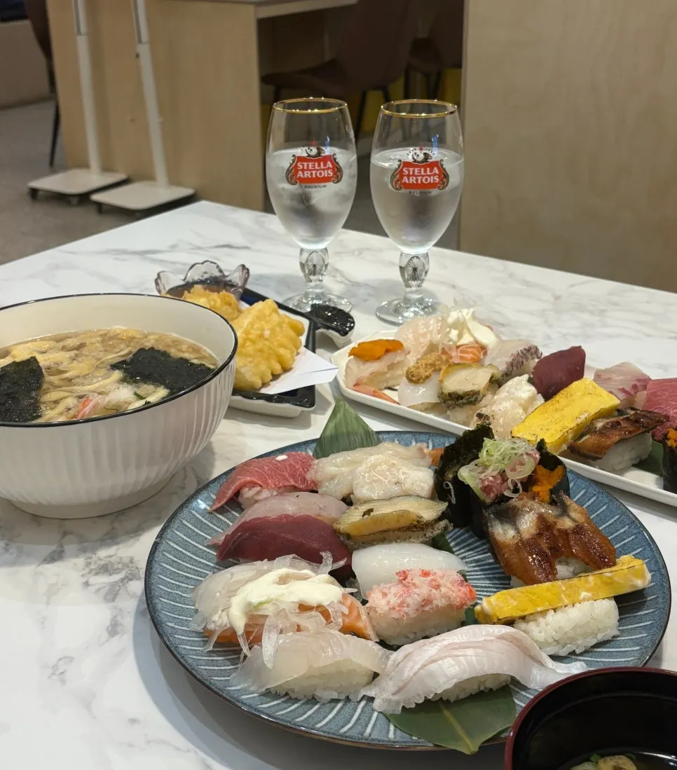 마블링이 보이는 참치뱃살 초밥