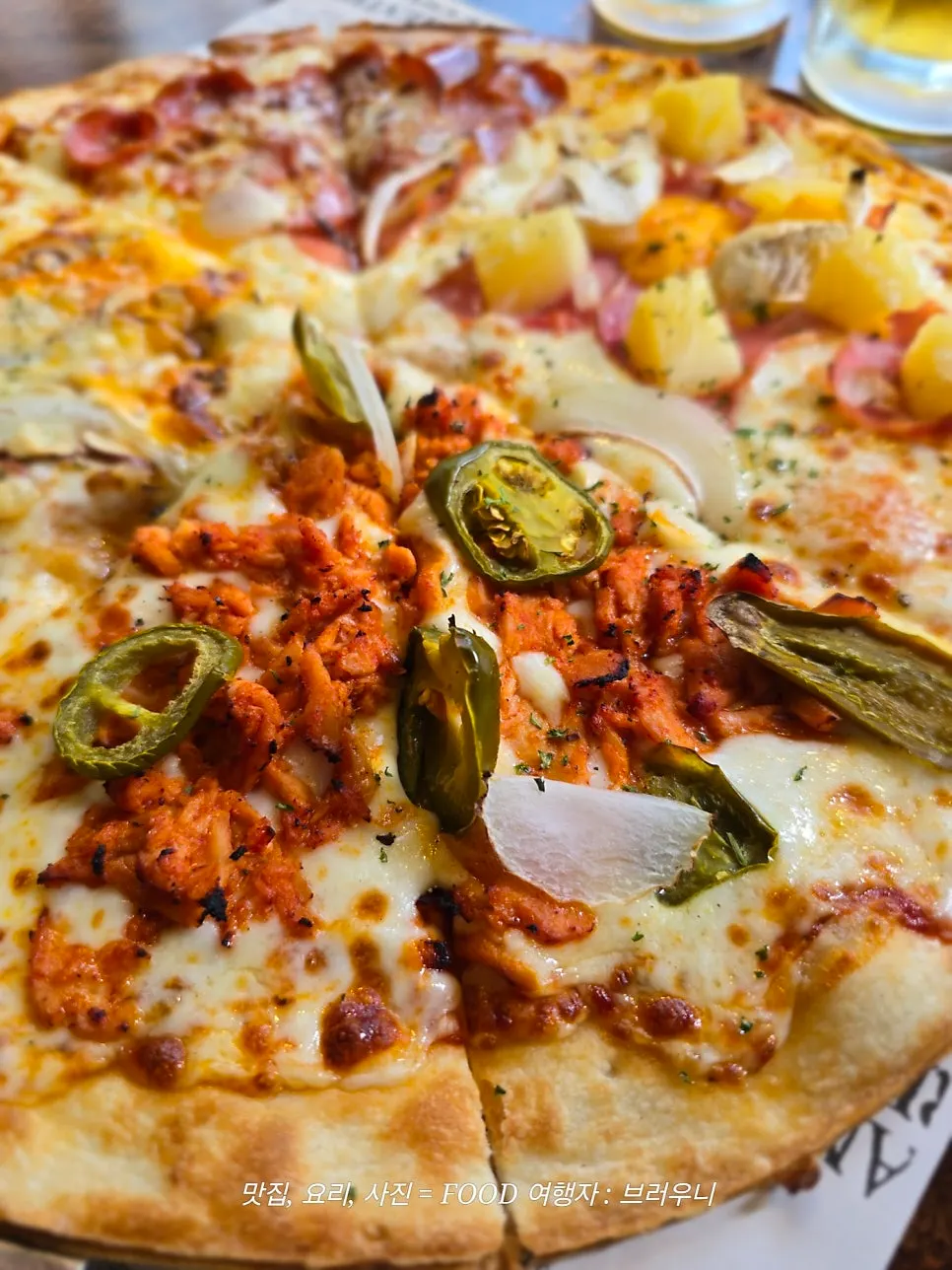 Hawaiian pizza with a savory cheese flavor