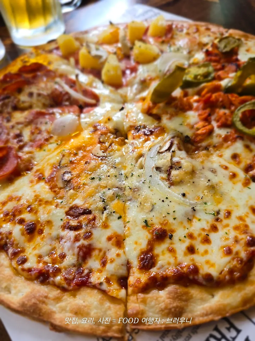 Pizza with a crisp thin-crust texture